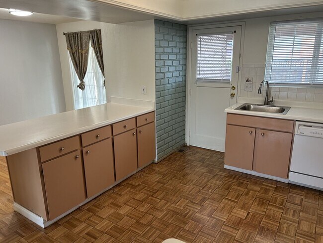 Building Photo - 2040 Barbour Dr