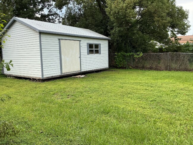 Building Photo - Single-Family Home | 3 Bedrooms | 2 Bathrooms