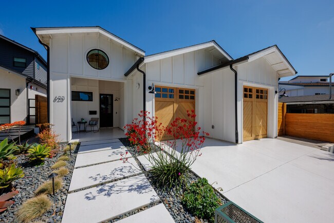 Primary Photo - 623 Colima St