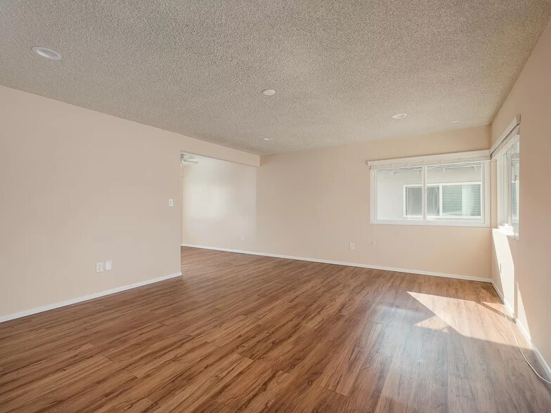 Building Photo - 2302 Aviation Blvd