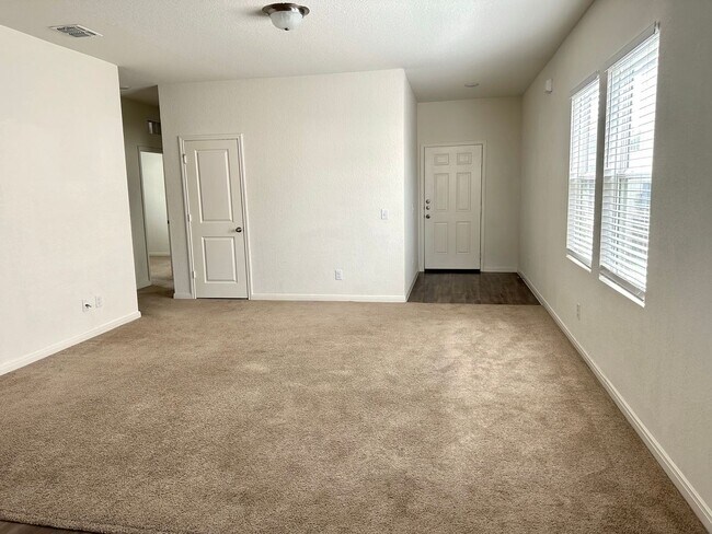Building Photo - Open concept ranch