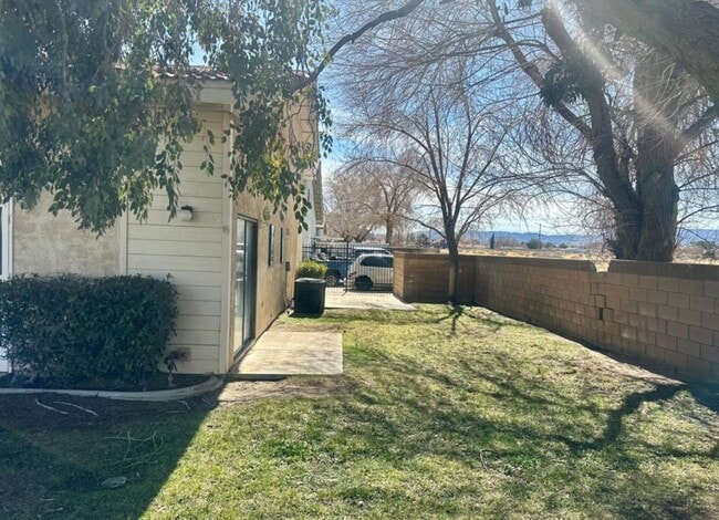 Building Photo - 43731 8th St E