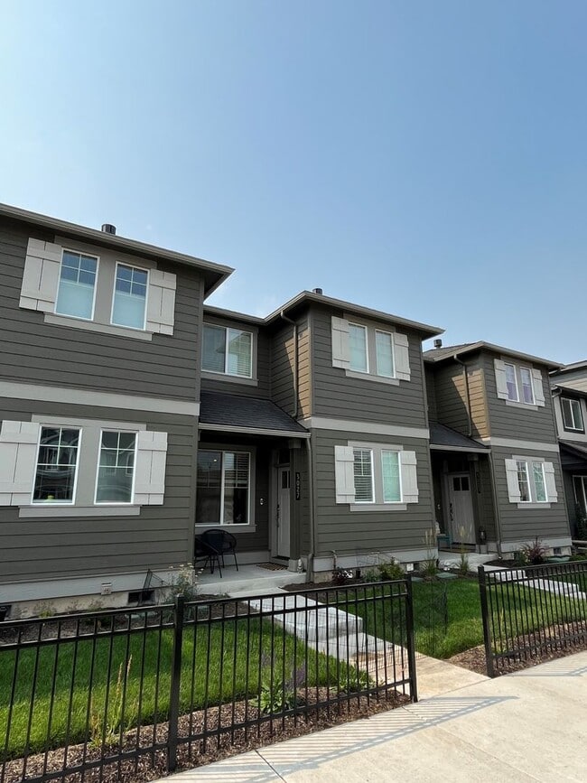 Primary Photo - Community Pool and Fitness Center! 3 Bed/2...