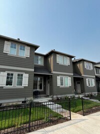 Building Photo - Community Pool and Fitness Center! 3 Bed/2...