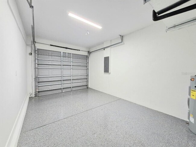 Building Photo - 3304 E North Bay St