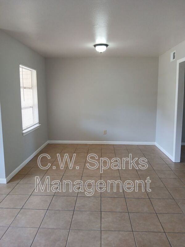 Building Photo - 635 Highfall Dr