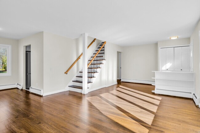 Building Photo - 26 Seminole Cir