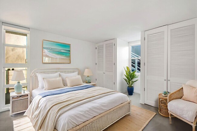 Building Photo - Stunning Ocean Front Oasis! 3 bedroom 2 bath condo with private steps to beach!