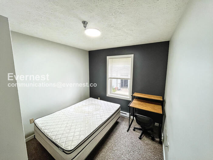 Building Photo - 208 Lower Consol Rd NW