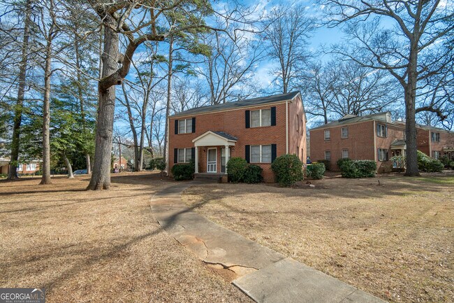 Building Photo - 130 University Dr