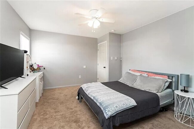 Building Photo - 723 Lehigh St