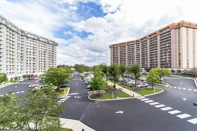 Building Photo - 20722 Valley Forge Cir