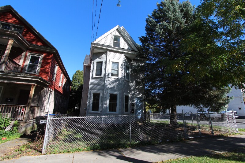 Building Photo - 213 S Lowell Ave