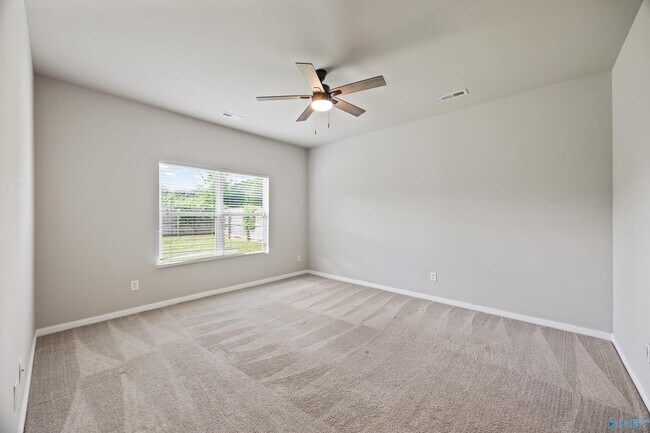 Building Photo - 30000 Abbeywood Ln