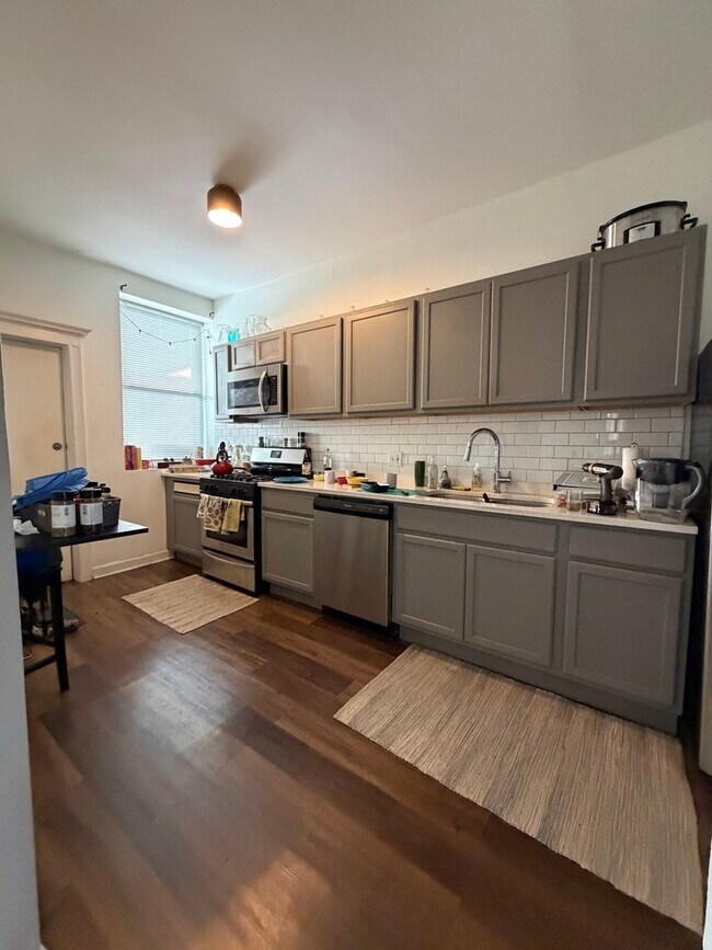 Building Photo - 3339 W Adams St