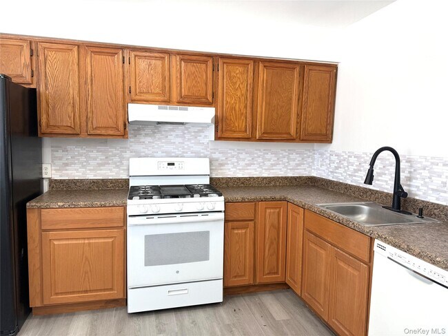 Building Photo - 205 Everett Pl