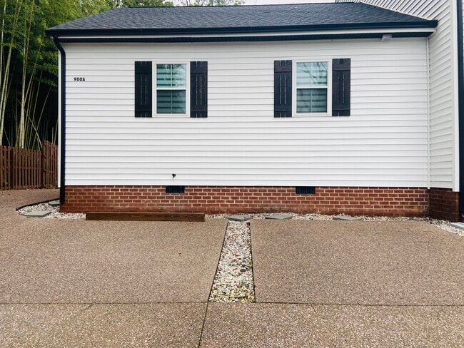 Building Photo - 900 Adams Rd