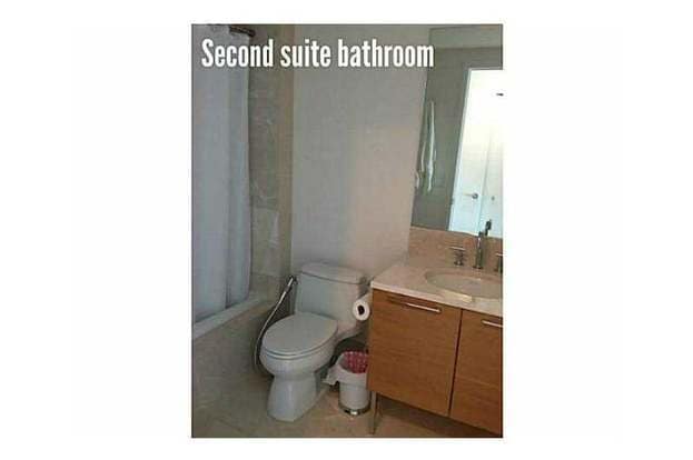 Building Photo - 17001 Collins Ave