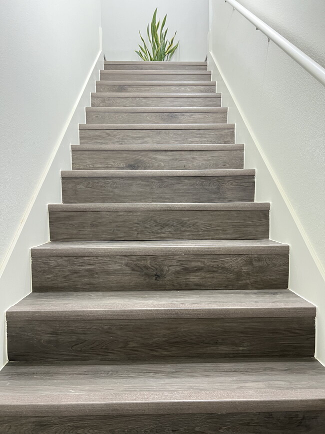 Building Photo - 1018 S Benchmark Ln
