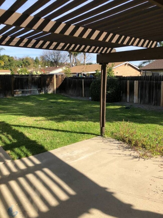 Primary Photo - Moorpark 3 Bedroom 2 Full Bathroom close to Moorpark College