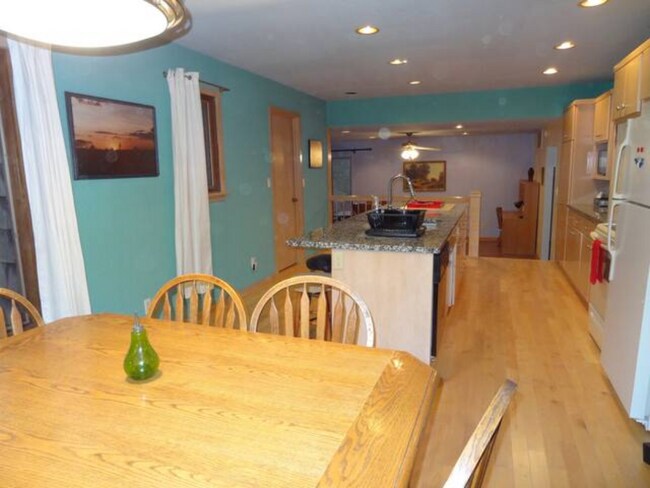 Kitchen - 946 14th Ave SW