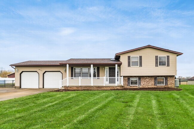 Building Photo - 7450 Richardson Rd