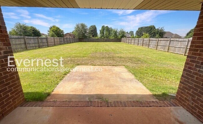 Building Photo - Charming Home with Fenced Yard and Attached Garage | Pet Friendly | Available Soon!