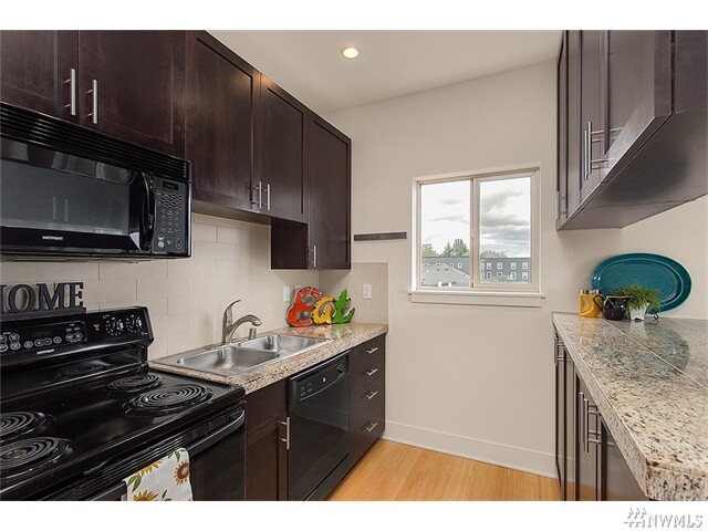 Building Photo - 1820 24th Ave