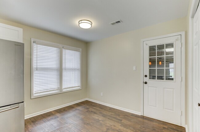 Kitchen Nook - 5321 Reedham Ct