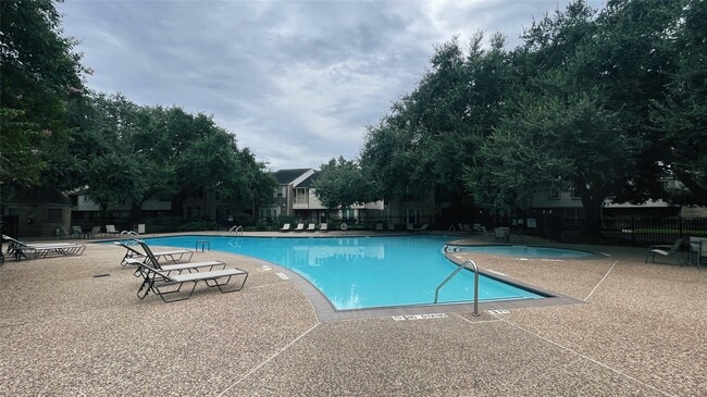 Building Photo - 13194 Trail Hollow Dr