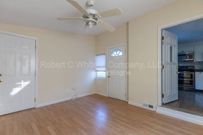 Building Photo - 183 Thompson Rd