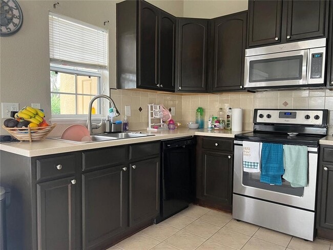 Building Photo - 2020 Greenwood Valley Dr