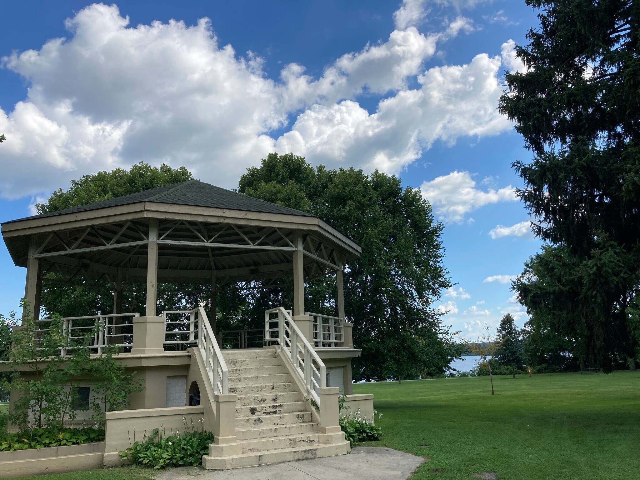 Building Photo - 111 Amherst Dr