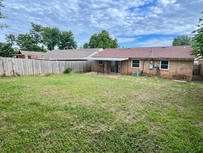Building Photo - Cute 3 bed 1.5 Bath in Midwest City