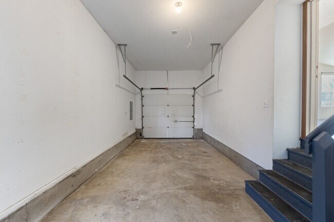 Building Photo - Updated 3 bedroom home with garage