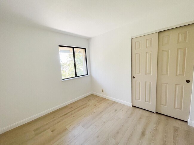 Building Photo - Castro Valley Home in Columbia