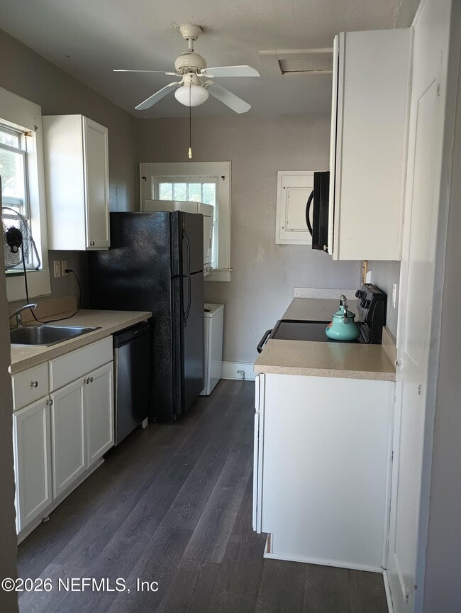 Building Photo - 2566 Haldumar Terrace