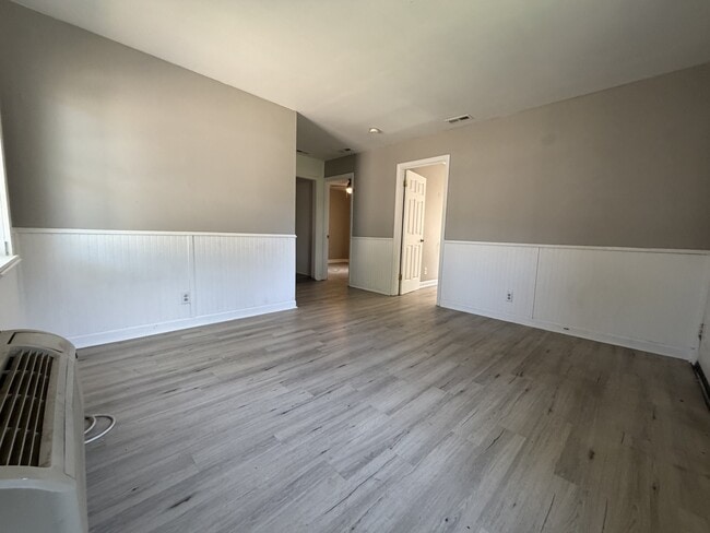 Building Photo - 932 Wainwright Ave