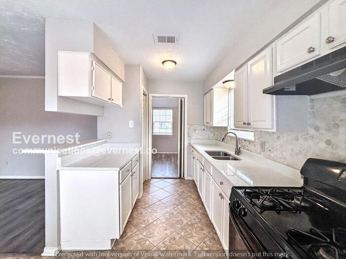 Building Photo - 5214 Fairgreen Ln