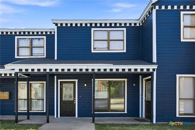 Building Photo - 3410 Victoria Cir