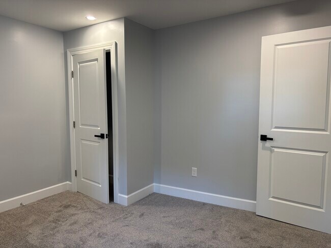 Building Photo - 239 West Ave