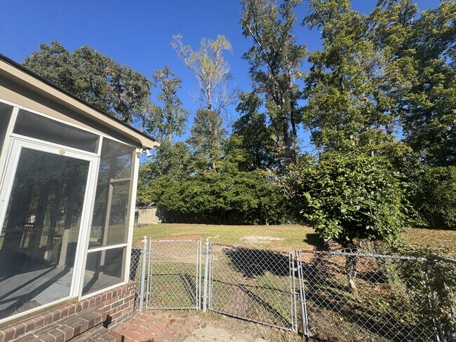 Building Photo - 317 Forest Grove Ave