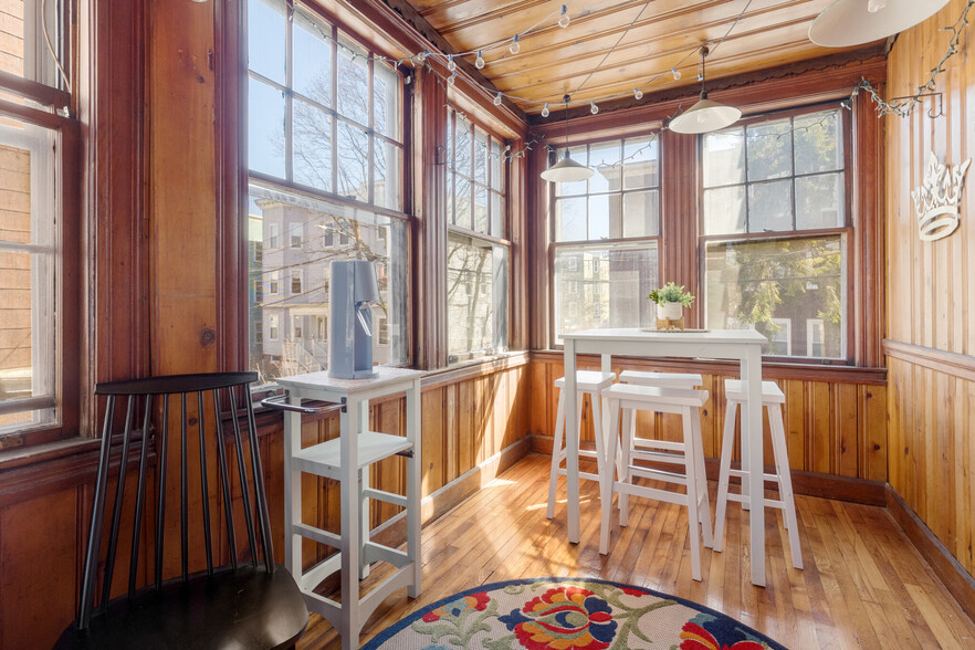 Building Photo - 97 Beacon St