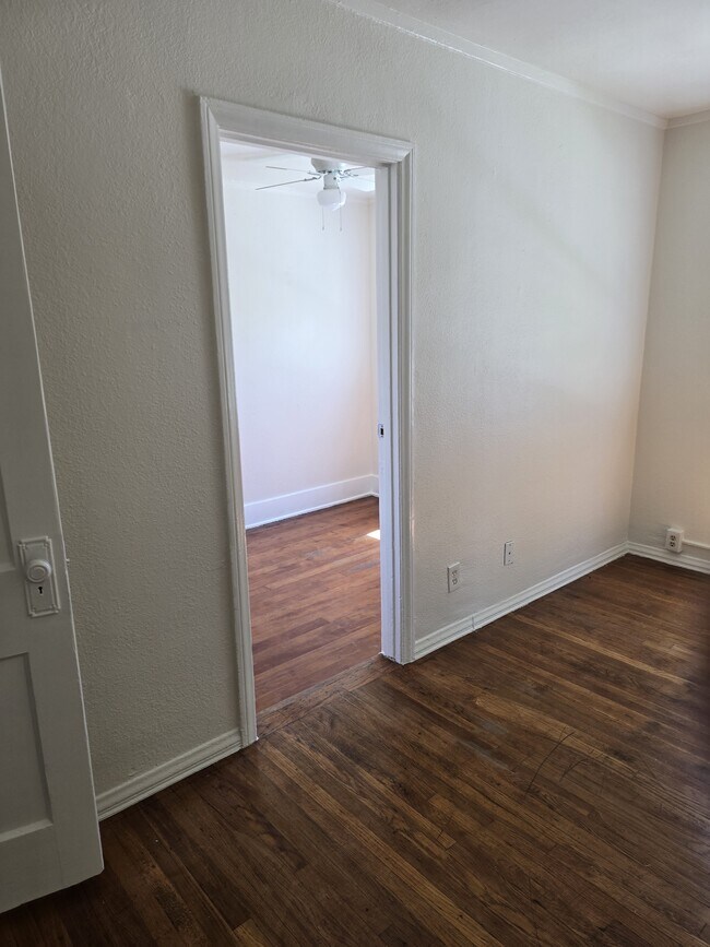 Building Photo - 1273 N Berendo St