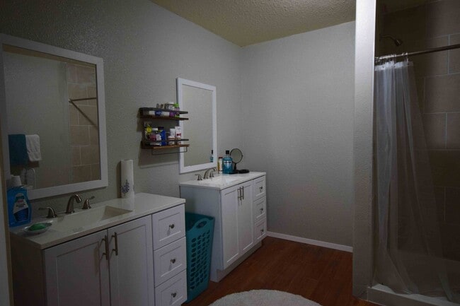 Building Photo - 3 bedroom, 2 bathroom home situated on a full acre in Gatesville with additional storage!