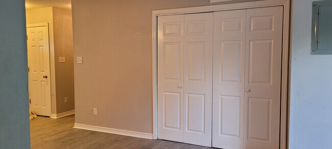 Building Photo - 1989 Todd Cove