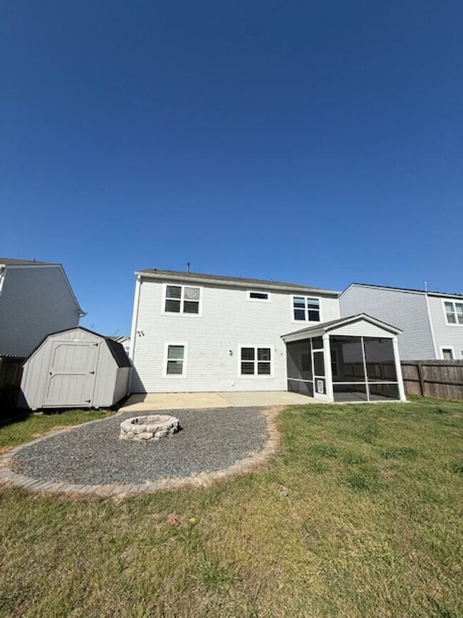 Building Photo - Beautiful 4BR Home in Shadow Moss – Available Now!