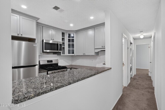 Building Photo - 92 Des Moines Ct