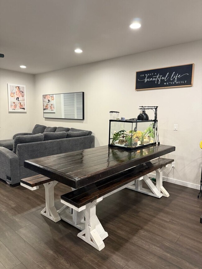 Building Photo - Beautiful Home with lots of upgrades.... A...