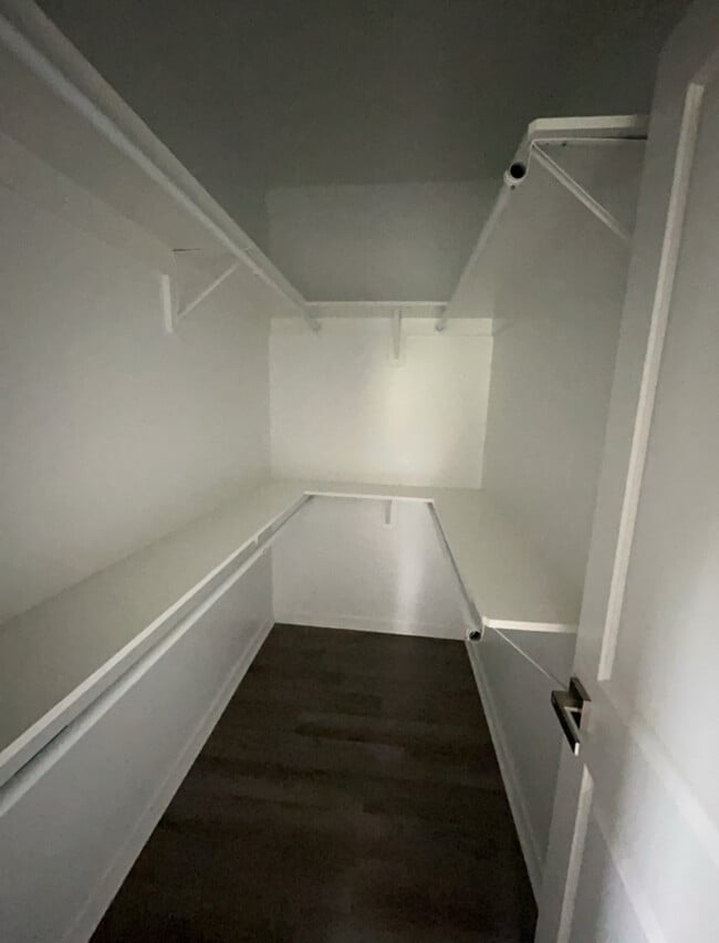 Building Photo - !! SPECIAL HALF OFF SECOND MONTHS RENT!!! Modern Charm Meets Classic Comfort in This Renovated 3-...